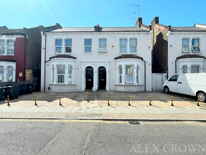 Studio To Rent In Alexandra Road, London, N8