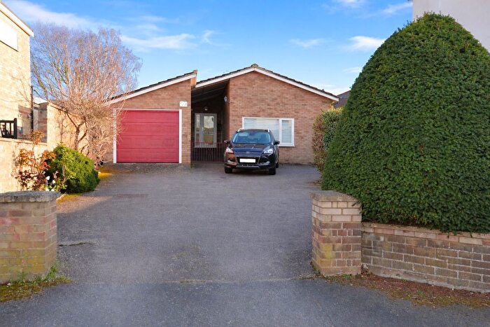 3 Bedroom Bungalow For Sale In Ampthill Road, Shefford, SG17