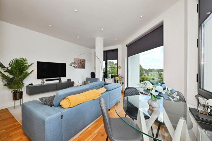 1 Bedroom Flat For Sale In High Road, Broxbourne, EN10