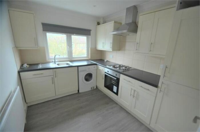 3 Bedroom Flat To Rent In Hale Grove Gardens, Mill Hill, NW7