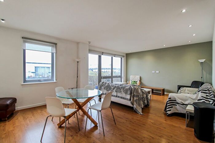 2 Bedroom Flat To Rent In Wick Lane, London, E3