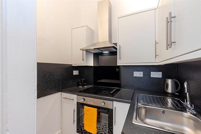 1 Bedroom Flat To Rent In Dundee Terrace, Edinburgh, EH11