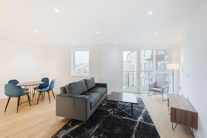 2 Bedroom Flat To Rent In Guildford House, Tollgate Gardens, NW6