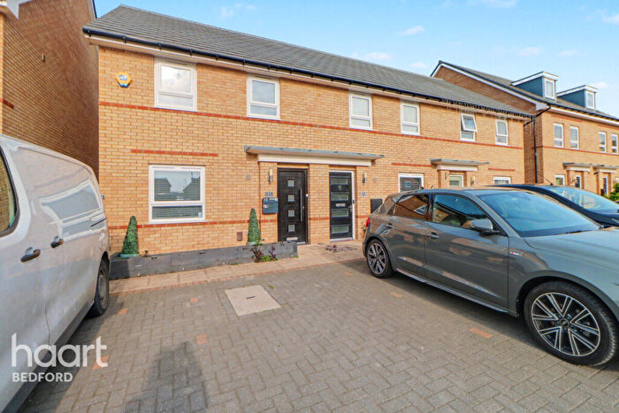 3 Bedroom End Of Terrace House For Sale In Hummingbird Way, Bedford, MK42