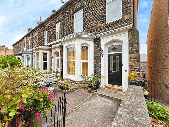 4 Bedroom End Of Terrace House For Sale In The Grove, Idle, BD10
