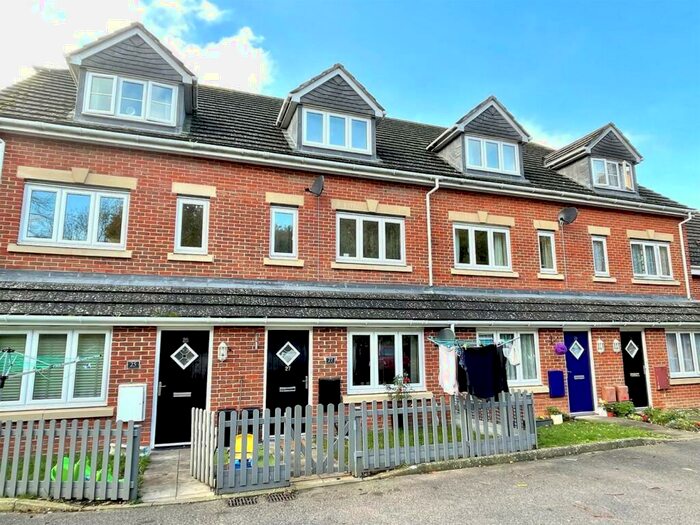 1 Bedroom Maisonette To Rent In Little Hackets, Havant, PO9