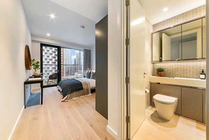 2 Bedroom Apartment To Rent In George Street, London, E14