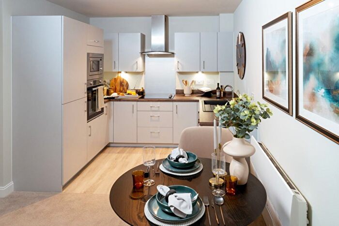 2 Bedroom Flat To Rent In Aylesbury, HP20