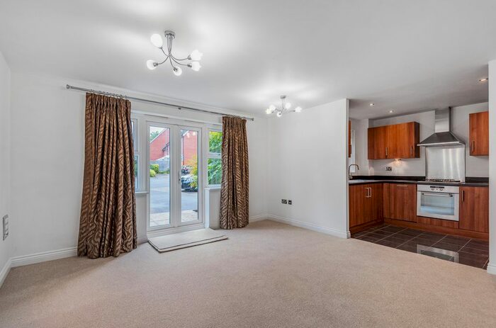 2 Bedroom Flat To Rent In Waterloo Road, Crowthorne, Berkshire, RG45