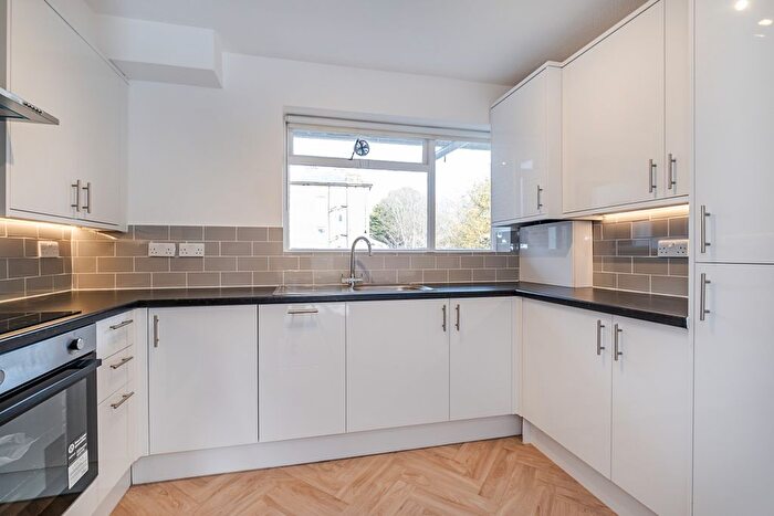 1 Bedroom Flat To Rent In Granville Road, London, SW18