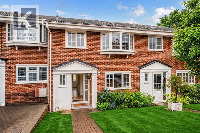 3 Bedroom Terraced House For Sale In Leas Close, Chessington, KT9