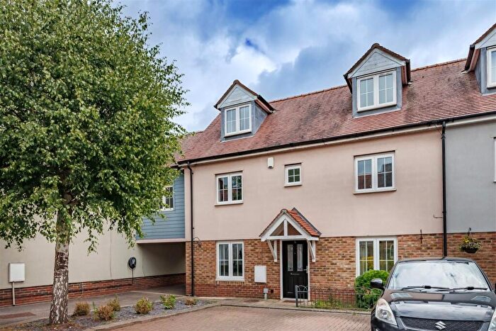 5 Bedroom Semi-Detached House For Sale In Parkside, Epping, CM16