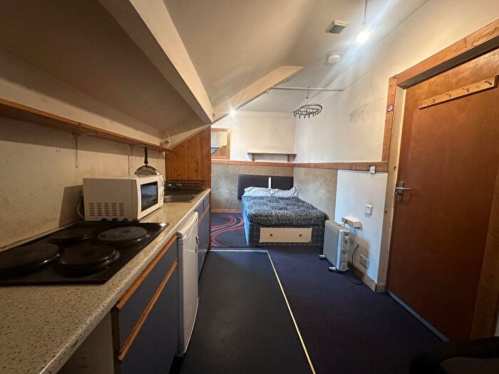 1 Bedroom Flat To Rent In Manchester Road, Huddersfield, HD1