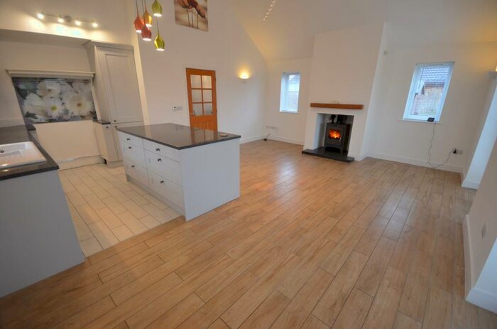3 Bedroom Bungalow To Rent In Crabtree Lane, Sutton-On-Sea, LN12