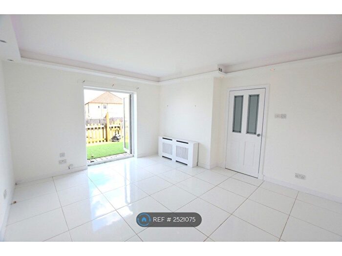 2 Bedroom Flat To Rent In Violet Cottage, Coatbridge, ML5