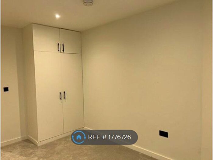 1 Bedroom Flat To Rent In Church Street East, Woking, GU21
