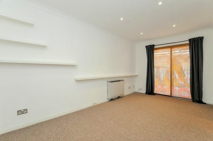 1 Bedroom Flat To Rent In Tinniswood Close, London, N5