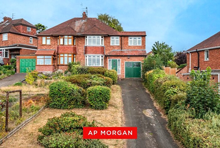 5 Bedroom Semi Detached House For Sale In York Crescent, Wollaston, West Midlands, DY8