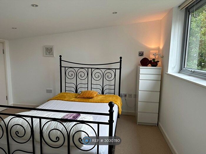 2 Bedroom Flat To Rent In Chadbourn St, London, E14