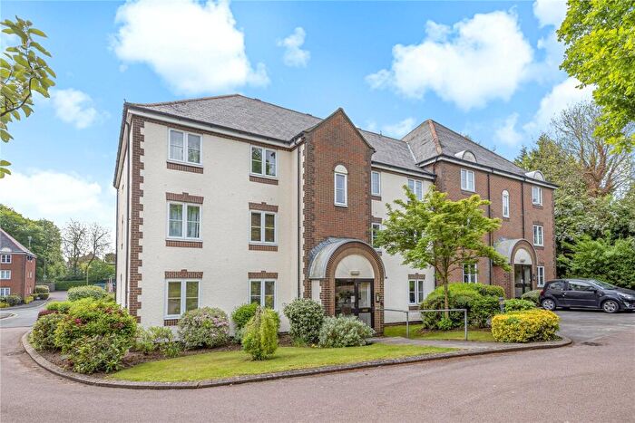 2 Bedroom Flat For Sale In Waterside Court, Alton, Hampshire, GU34