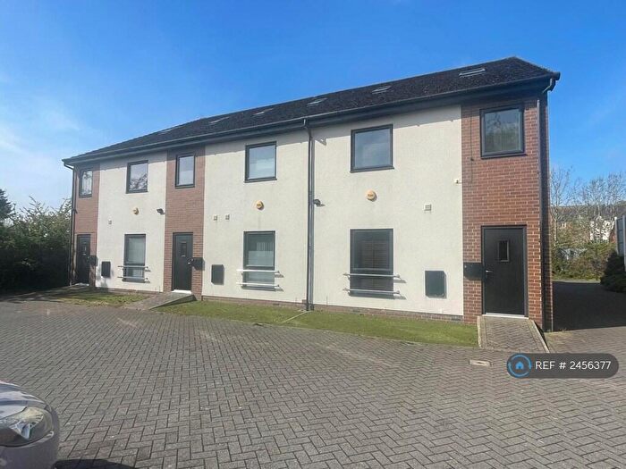 2 Bedroom Semi-Detached House To Rent In Owston Park, Hull, HU6