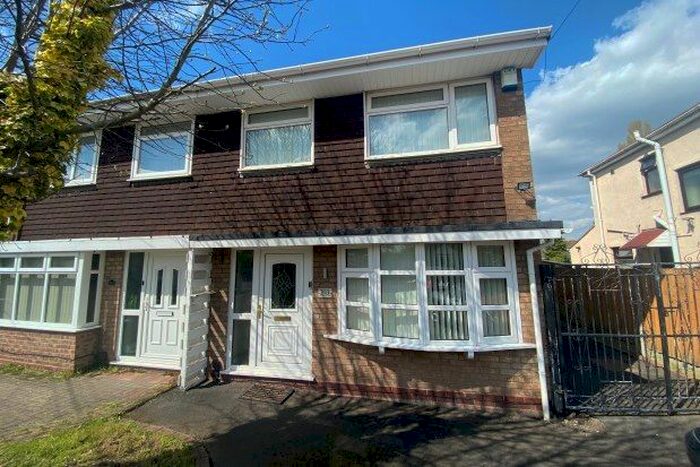 3 Bedroom Semi-Detached House To Rent In Trysull Road, Wolverhampton, WV3
