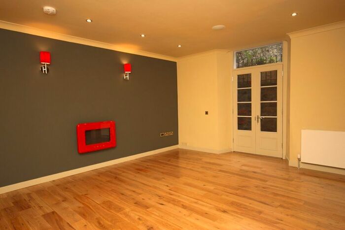 2 Bedroom Flat To Rent In Albany Street, New Town, Edinburgh, EH1