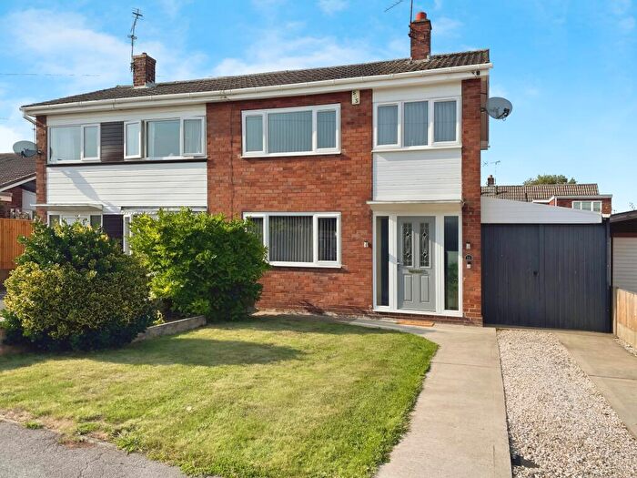 3 Bedroom Semi-Detached House For Sale In Avon Rise, Retford, DN22