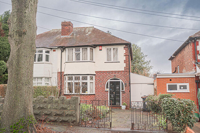 3 Bedroom Semi Detached House For Sale In Astley Road, Handsworth, B21