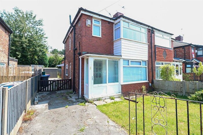 3 Bedroom Semi-detached House For Sale In Irlam Avenue, Eccles, M30