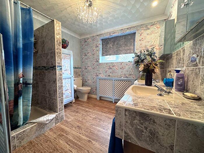4 Bedroom Bungalow For Sale In Sandford Road, Wareham, BH20