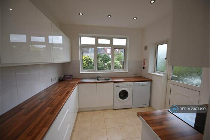 2 Bedroom Maisonette To Rent In Danvers Road, London, N8