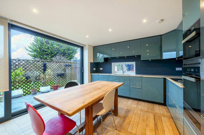 3 Bedroom Apartment To Rent In Nassington Road, London, NW3