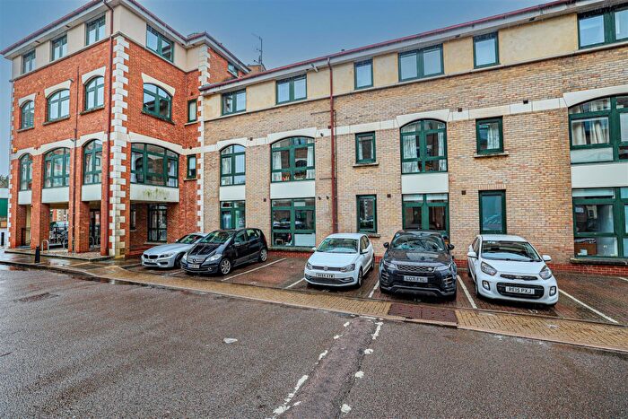 2 Bedroom Apartment To Rent In Corner Hall, Hemel Hempstead, HP3