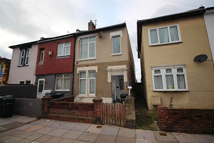 2 Bedroom Flat To Rent In Eastney Road, Southsea, PO4