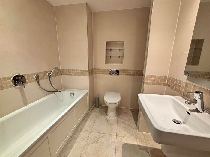 2 Bedroom Apartment For Sale In Tudor Court, London Road, Windlesham, GU20