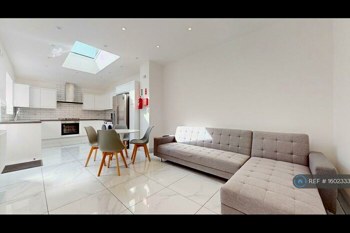 5 Bedroom Terraced House To Rent In South Grove, Manchester, M13