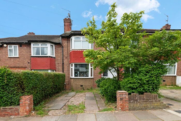 1 Bedroom Maisonette For Sale In Carr Road, Northolt, UB5