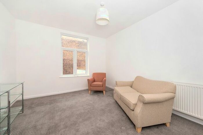 2 Bedroom Flat To Rent In Portobello Road, London, W10