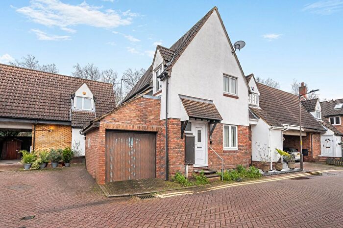 3 Bedroom End Terrace House For Sale In Reveley Square, Surrey Quays, London, SE16