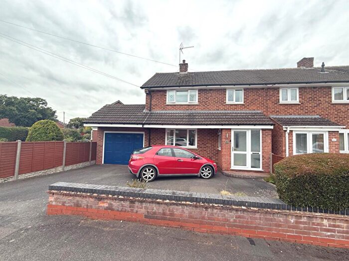 3 Bedroom End Of Terrace House For Sale In Throckmorton Road, Redditch, B98