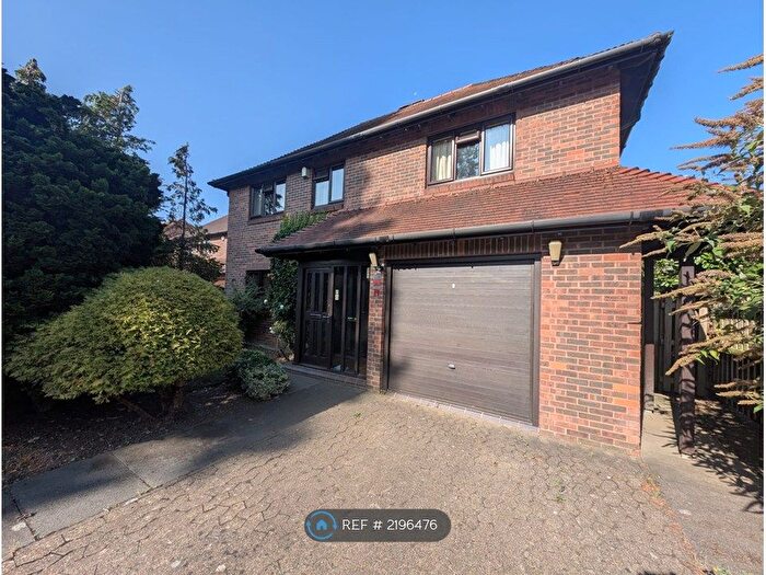 4 Bedroom Detached House To Rent In Kiln Way, Northwood, HA6