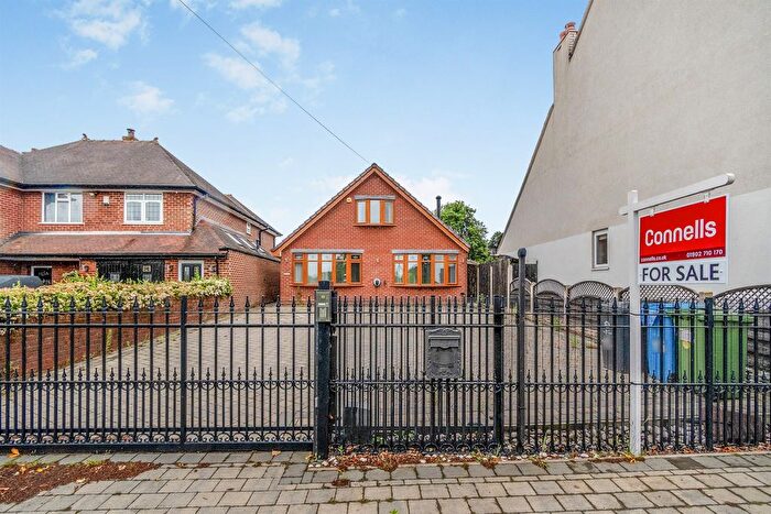 4 Bedroom Detached Bungalow For Sale In High Hill, Essington, Wolverhampton, WV11