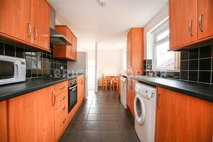 5 Bedroom Maisonette To Rent In (£pppw) Sandyford Road, Sandyford, Newcastle Upon Tyne, E2