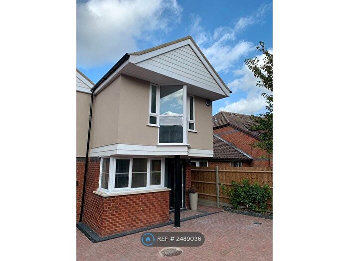 3 Bedroom End Of Terrace House To Rent In Sparrows Wick, Bushey, WD23