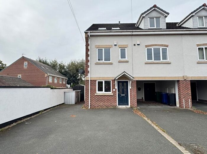 4 Bedroom End Of Terrace House To Rent In Lantern Road, Dudley, DY2