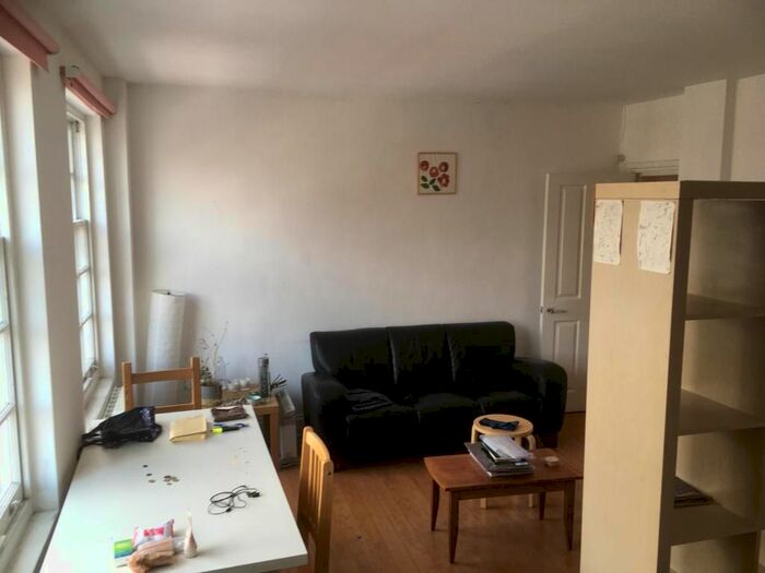 2 Bedroom Flat To Rent In Stoke Newington High Street, London, N16