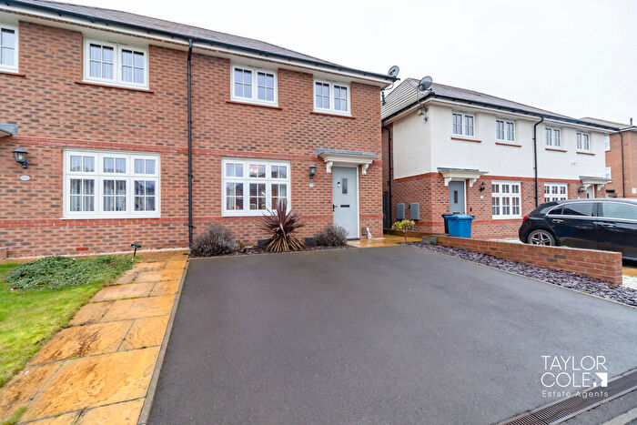 3 Bedroom Semi Detached House For Sale In Essington Close, Amington, B77