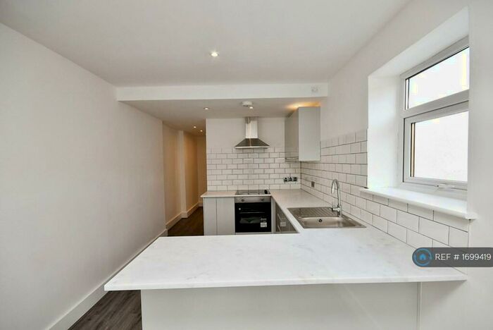 2 Bedroom Flat To Rent In Covney Street, Cardiff, CF24