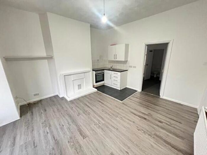 1 Bedroom Flat To Rent In Denzil Avenue Southampton, SO14